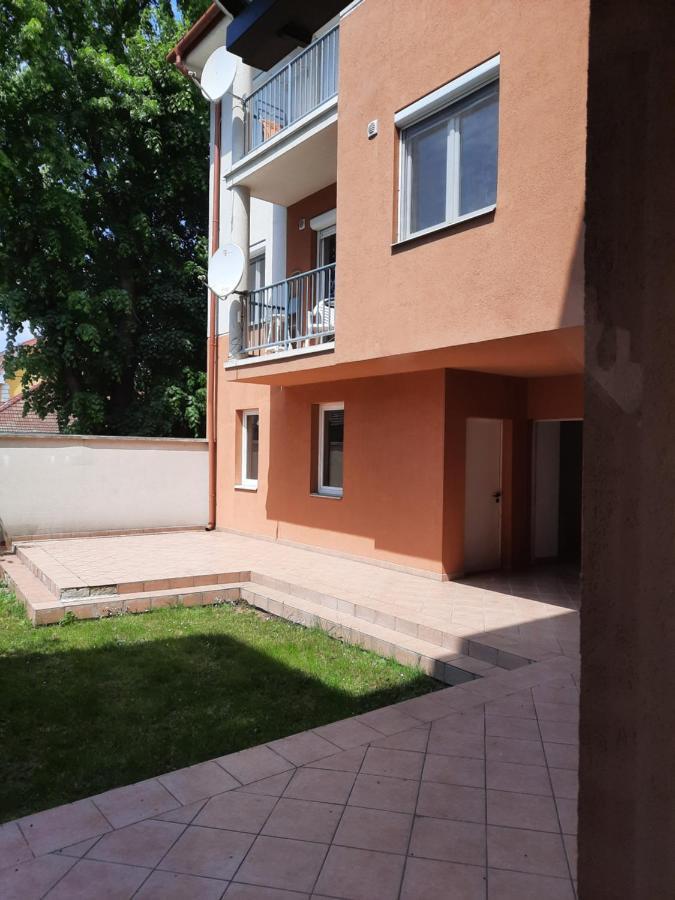 Crazy Frog Gambrinusz Ii. Apartment Hajduszoboszlo Luaran gambar